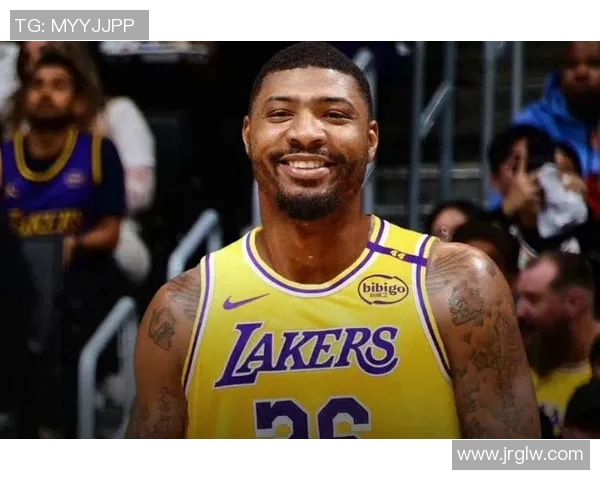 湖人队客场大胜击败黄蜂，发挥出色取得连胜